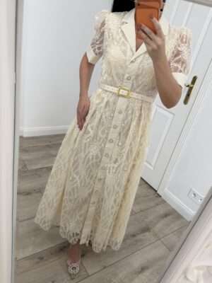 Elegantné béžové čipkované midi šaty s opaskom – nadčasová elegancia pre každý deň - A 4149
