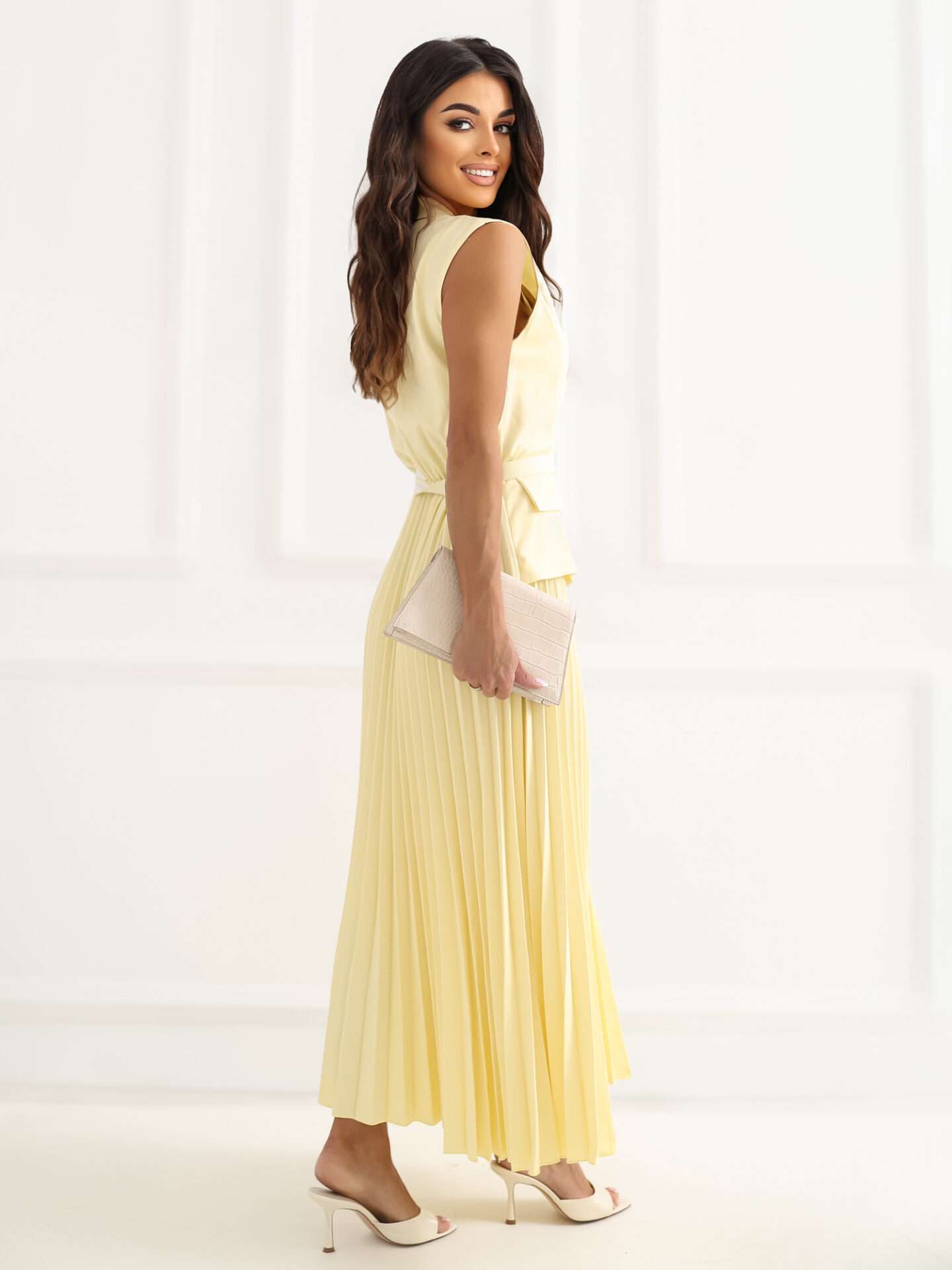 Elegantné plisované šaty s opaskom – nadčasová elegancia - M 5166 – Obrázok 5